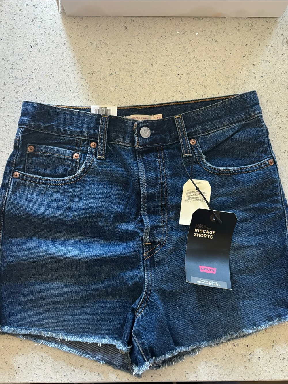 Levi's Ribcage Jean Shorts